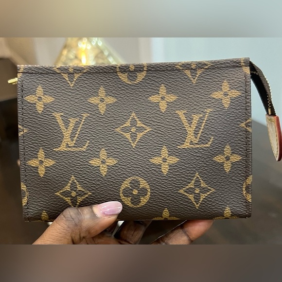 Louis Vuitton Other - 💼 Authentic Louis Vuitton Monogram Toiletry 15